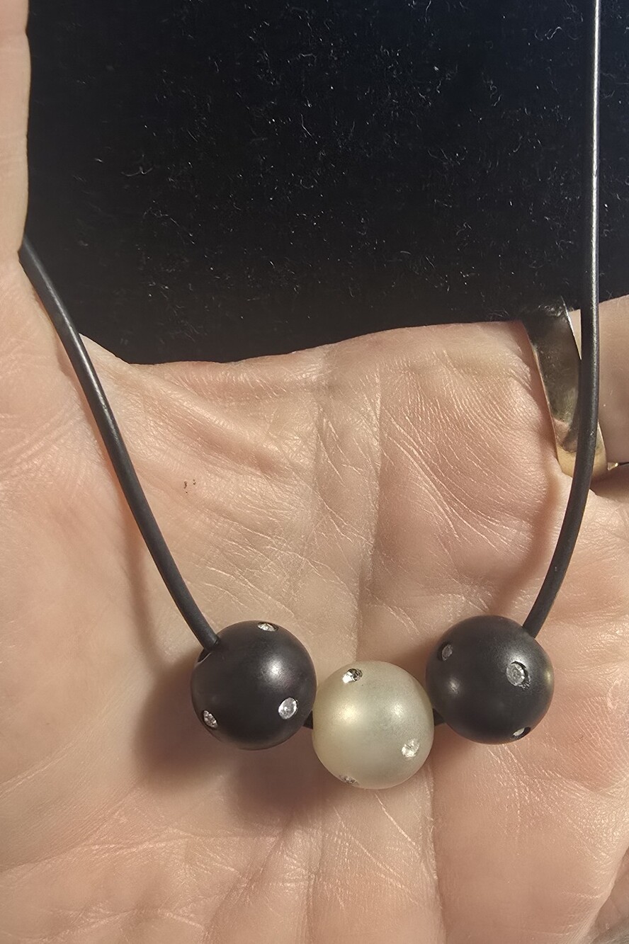 Beaded Pendant Necklace with Black/white and Pearl Studded Accents 18"